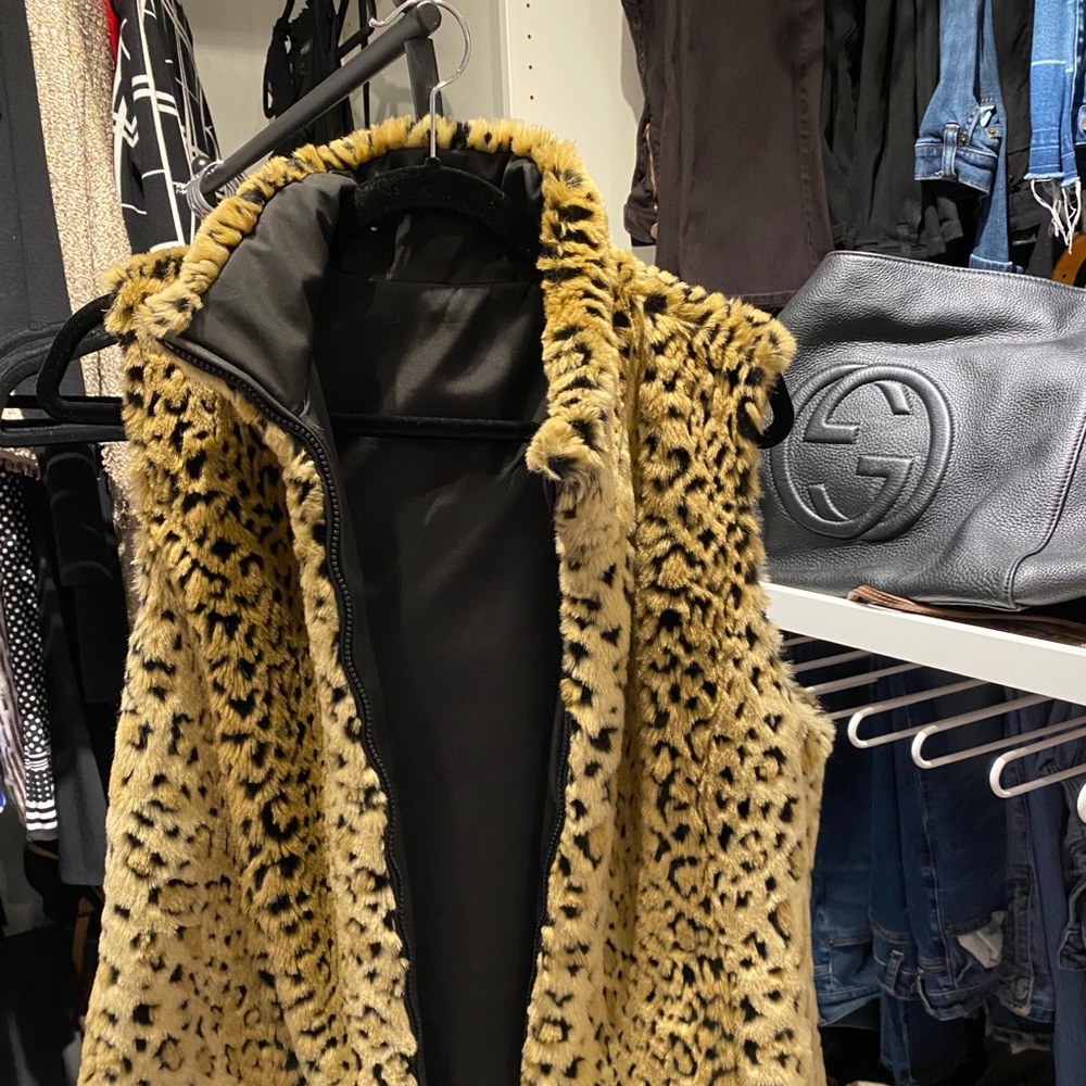 Ladies medium faux fur vest